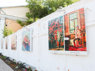 Картинную галерею под открытым небом оценили туристы в Коломне