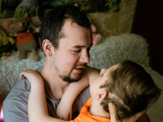 Десятки родителей детей-инвалидов из Ленинского округа получают выплаты на уход