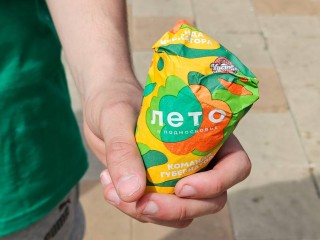 Юным жителям Волоколамска подарили мороженое в День защиты детей