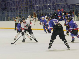 В Орехово-Зуеве на новой ледовой арене провели первый турнир хоккейной любительской лиги