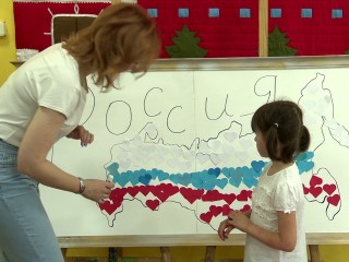 В Долгопрудном воспитанникам детского сада рассказали о Российском триколоре