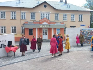 В Электростали открылась выставка «Художник русского платка»