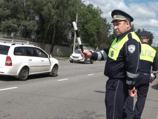 Исковерканный в ночном ДТП автомобиль еще не вывезен с Новорязанского шоссе