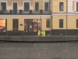 Танцы под дождем: судя по видео, в Одинцове жителей не пугают ни дождь, ни ураган