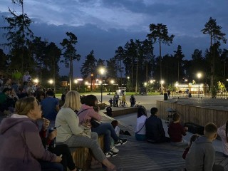Сезон бесплатных кинопросмотров под открытым небом начался в парке Хотьково