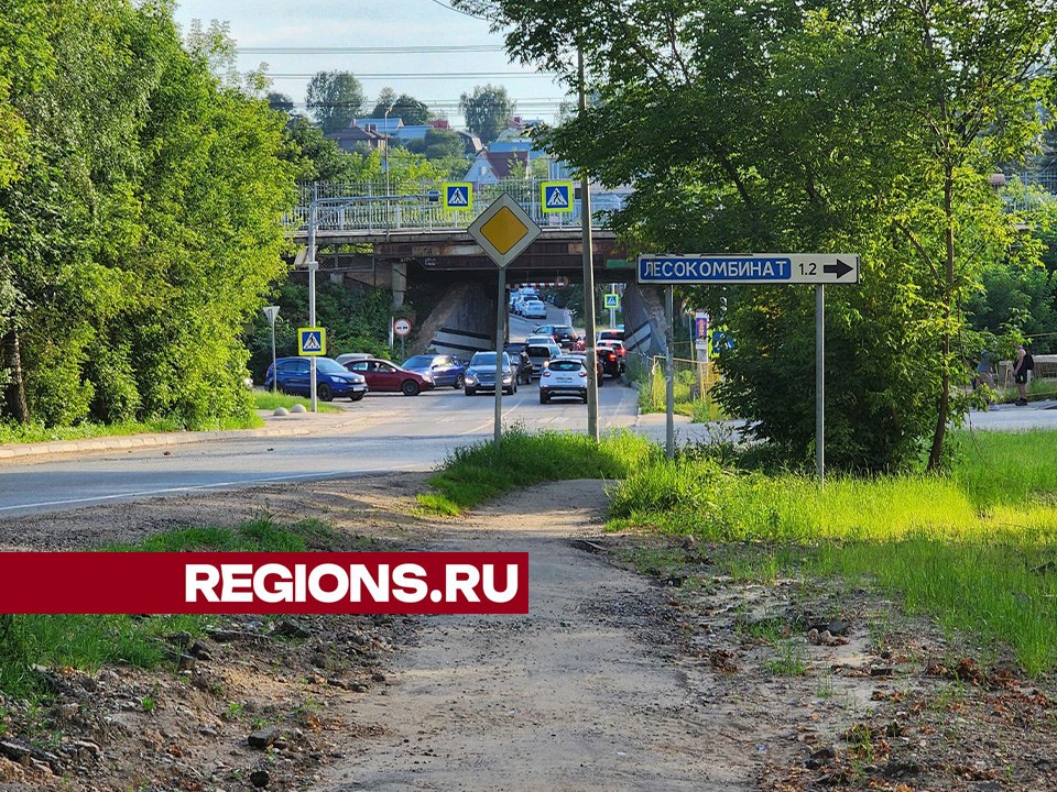 Тротуар на Школьной улице в микрорайоне Поварово восстановят в этом году по просьбам жителей