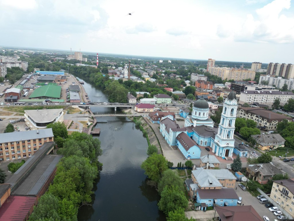 На набережной Клязьмы в Ногинске можно насладиться тихим отдыхом у воды |  REGIONS.RU / Ногинск