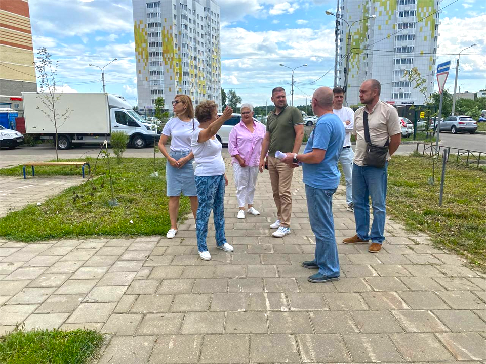 В микрорайоне Лукино-Варино перенесут контейнерную площадку подальше от детской площадки