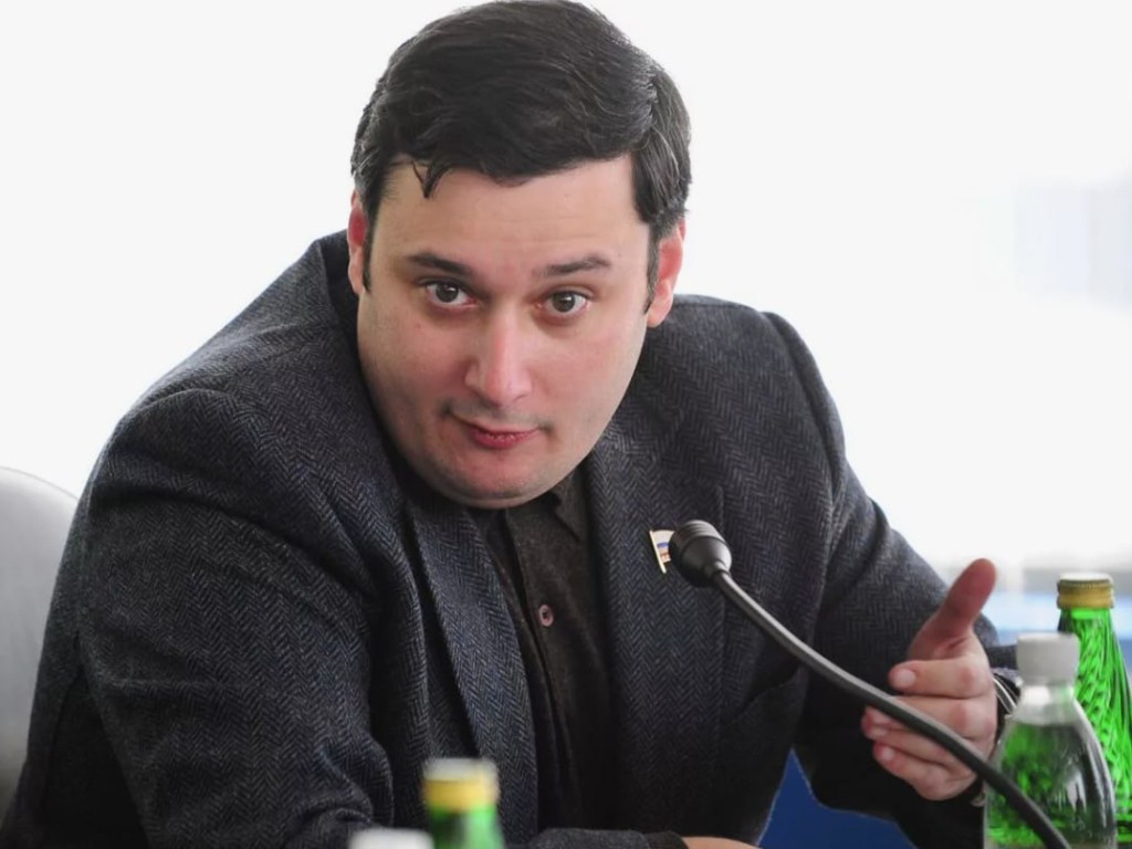 Хинштейн: дело о нападении на полицейского у Лужников взяло под контроль МВД