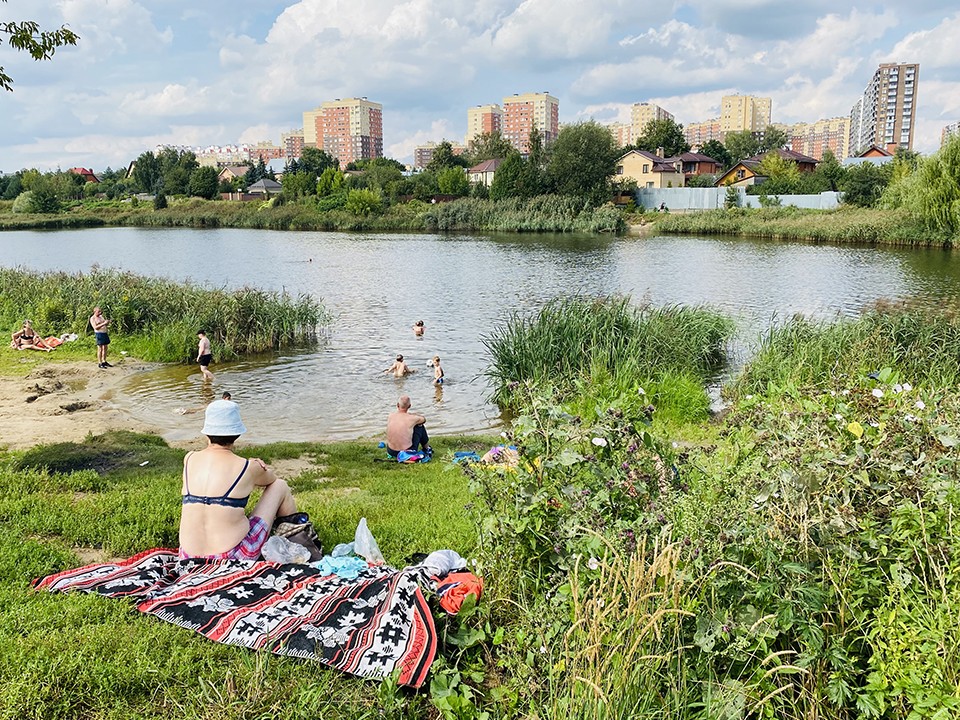 Опасные черви в водоемах могут вызвать зуд и покраснение кожи после купания