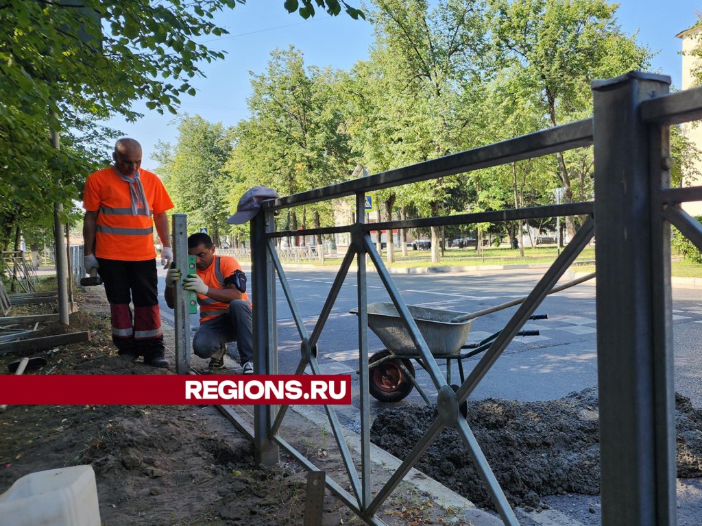 Напротив ЗАГСа в Ступине ремонтируют дорожное ограждение | REGIONS.RU /  Ступино