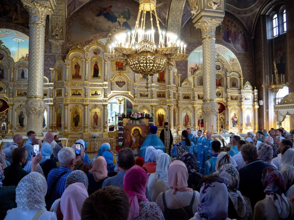 В Серпухове отметили праздник в честь иконы Божией Матери большим крестным ходом