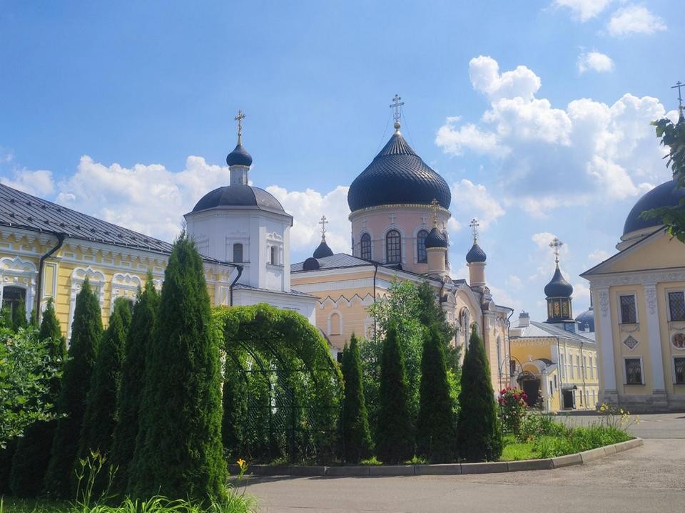 Лето – время экскурсий: мытищинские долголеты посетили Вознесенскую Давидову пустынь в Чехове