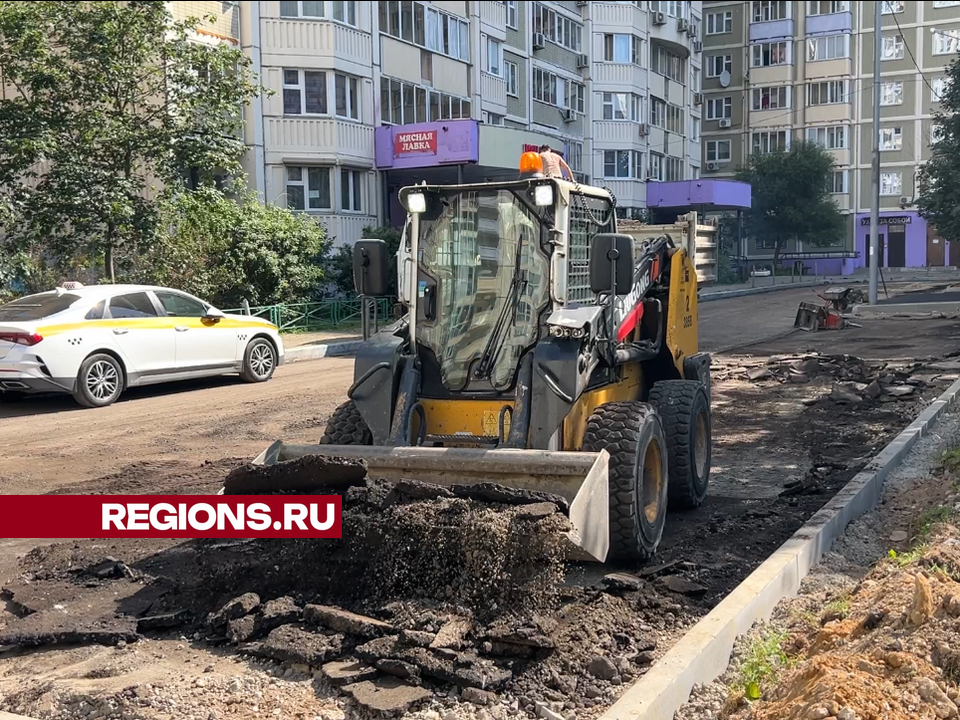 Парковку во дворе дома на улице Молодежная в Химках расширят