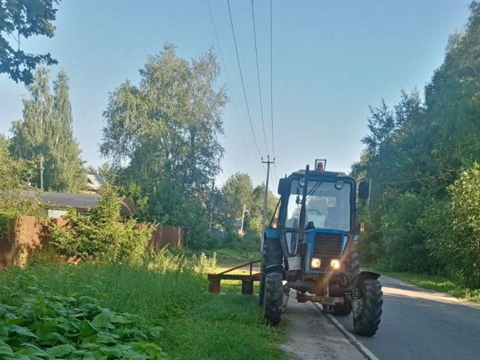 Дороги Долгопрудного проливают во время жары