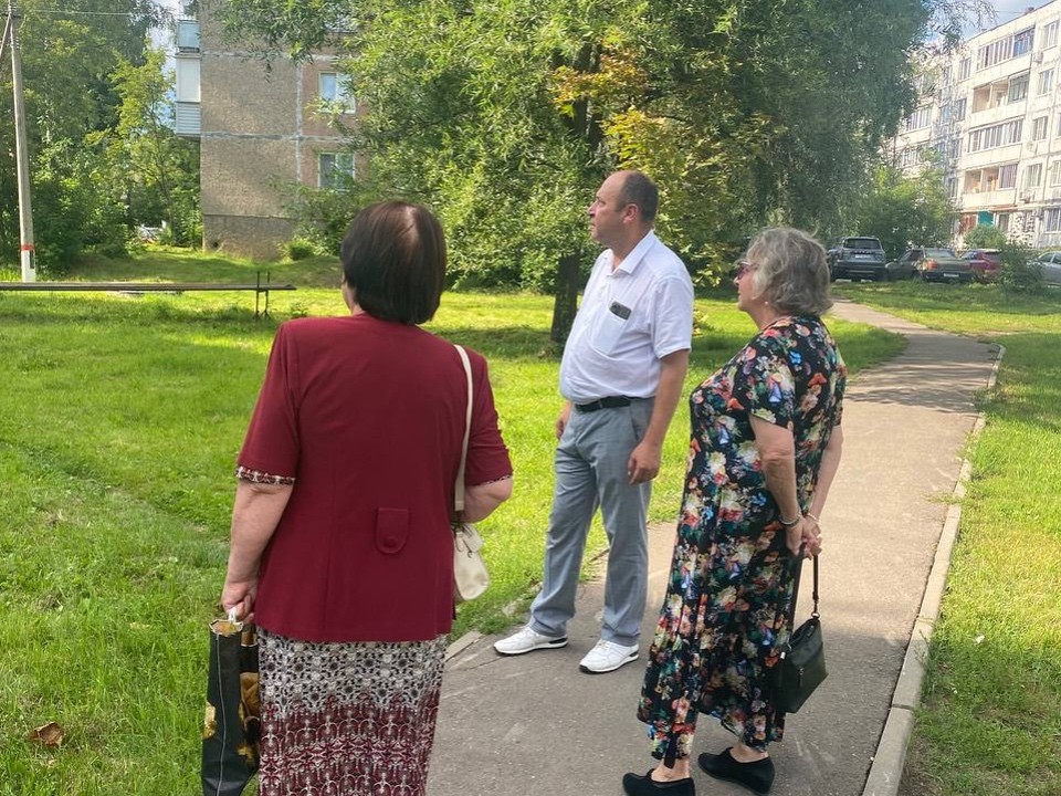 В многоквартирном доме на улице Фрунзе восстановят участок отмостки по просьбе жителей