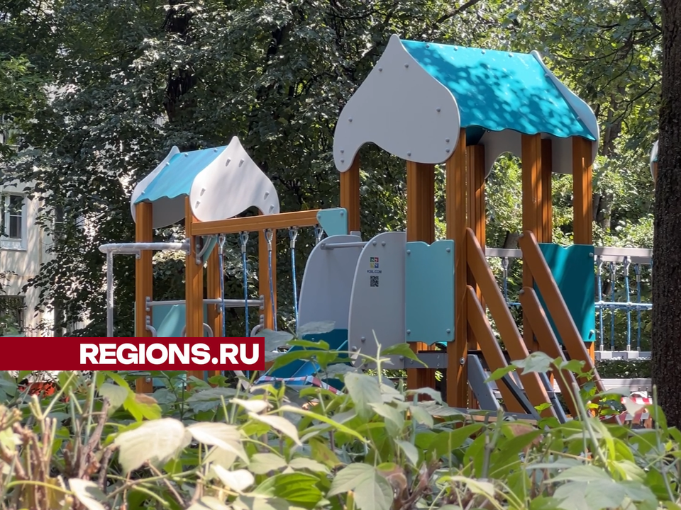 Во дворе на улице Гоголя установили новую детскую площадку