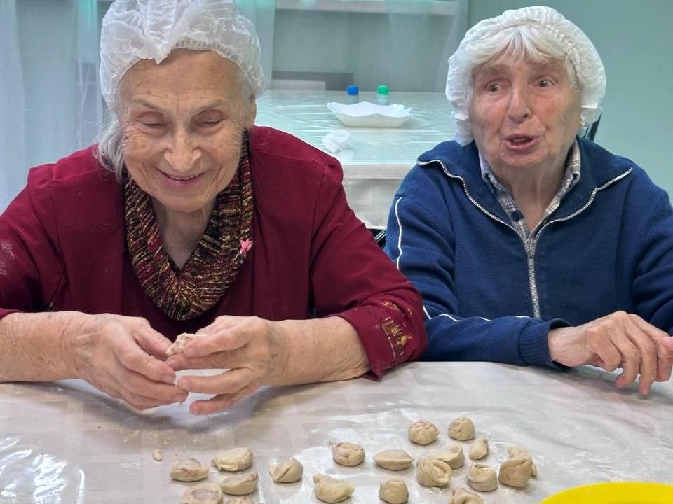 Подопечные дома-интерната в Мытищах научили подростков лепить пельмени