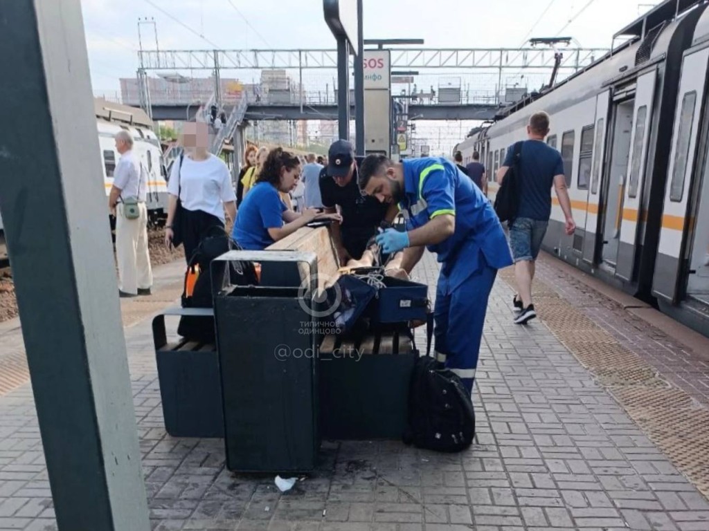 В электричке возле Жаворонок полицейский спас пассажира с эпилепсией