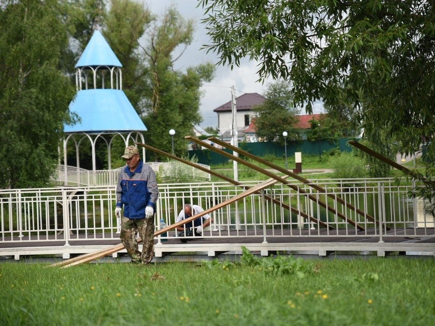 В Бронницах отремонтировали смотровой мост на Кожурновском пруду