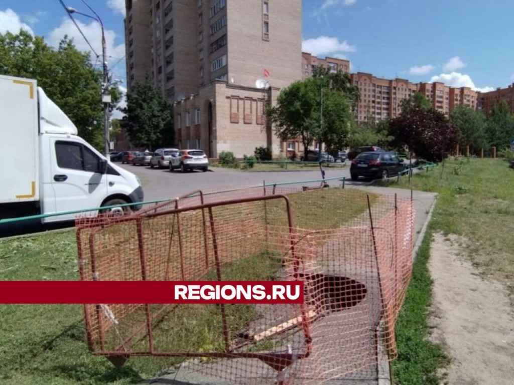 Яму засыпали: в Мцур Жуковского рассказали когда отремонтируют тротуар на улице Макаревского