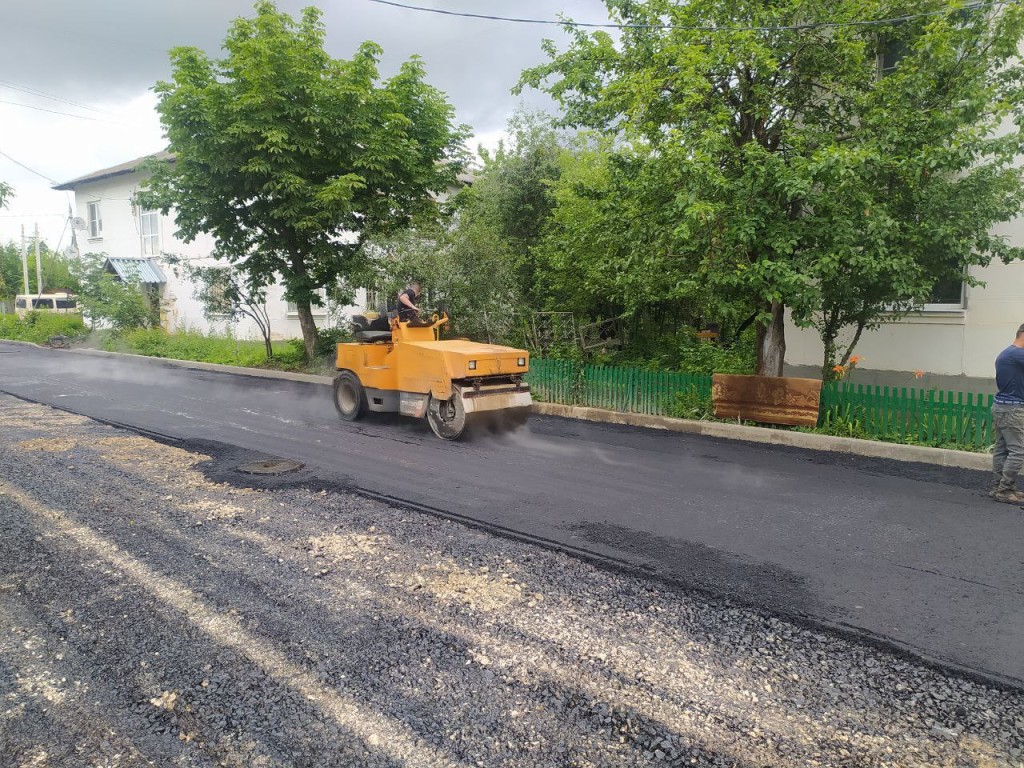 В поселке Машиностроитель подрядчик укладывает асфальт во дворах |  REGIONS.RU / Электросталь