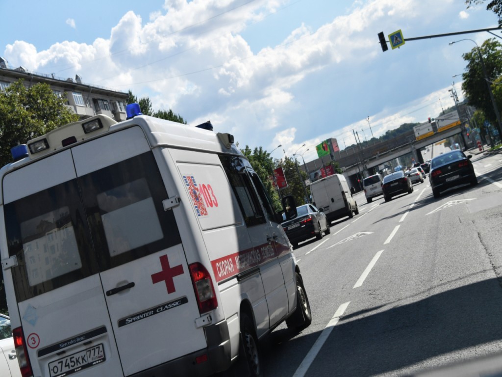 Тонувшего мужчину спасли на Люблинском пруду на юго-востоке Москвы