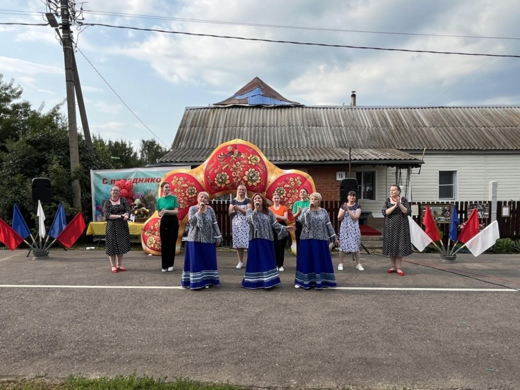 День деревни Якшино отметили цветочным баттлом | REGIONS.RU / Зарайск