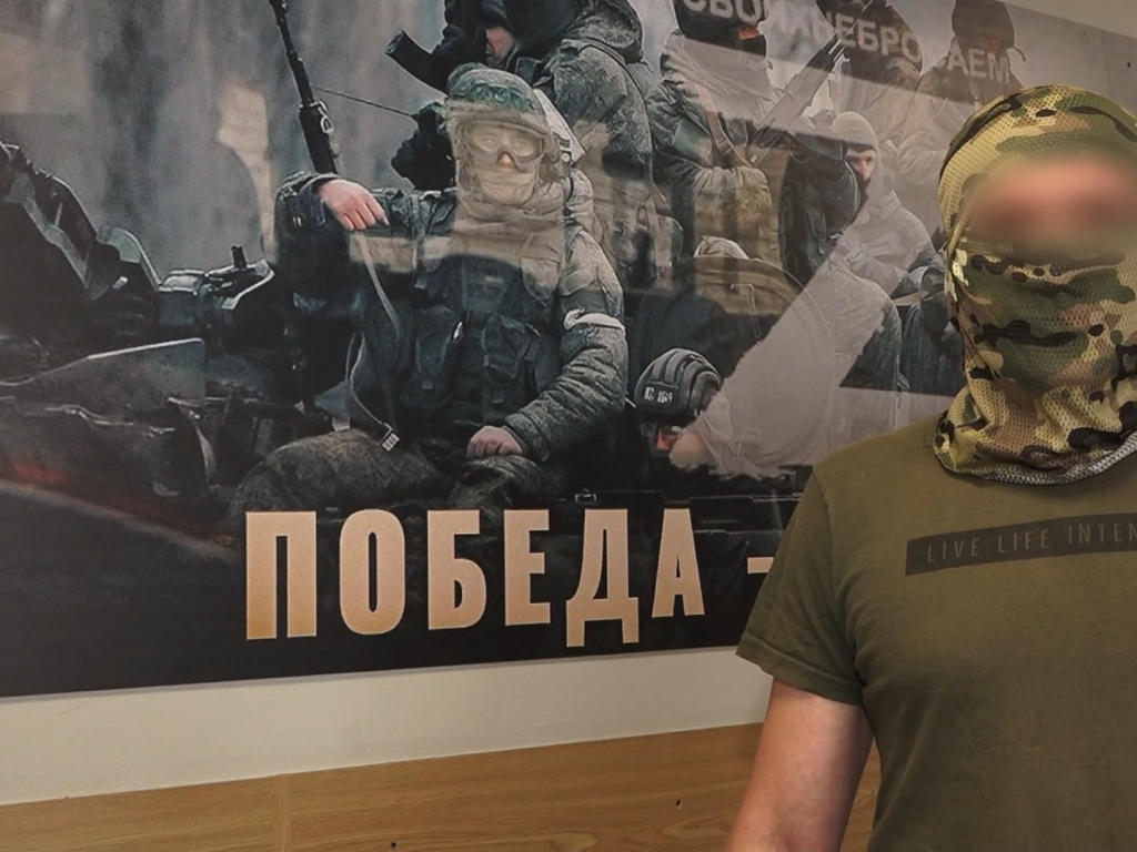 Доброволец из Екатеринбурга приехал в областной пункт отбора на военную службу по контракту