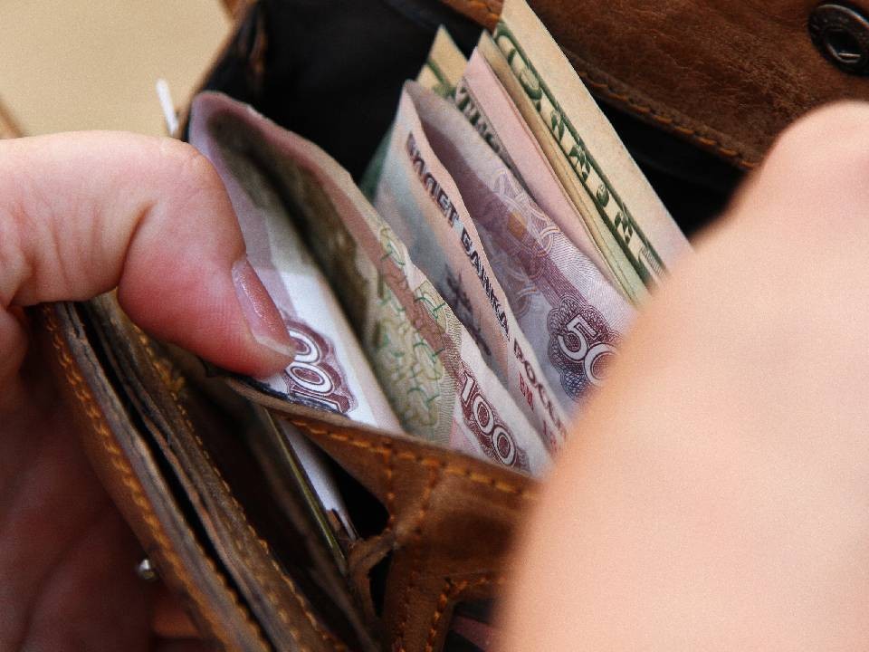 Более 28 млн рублей похитили у пенсионерки из Москвы телефонные аферисты