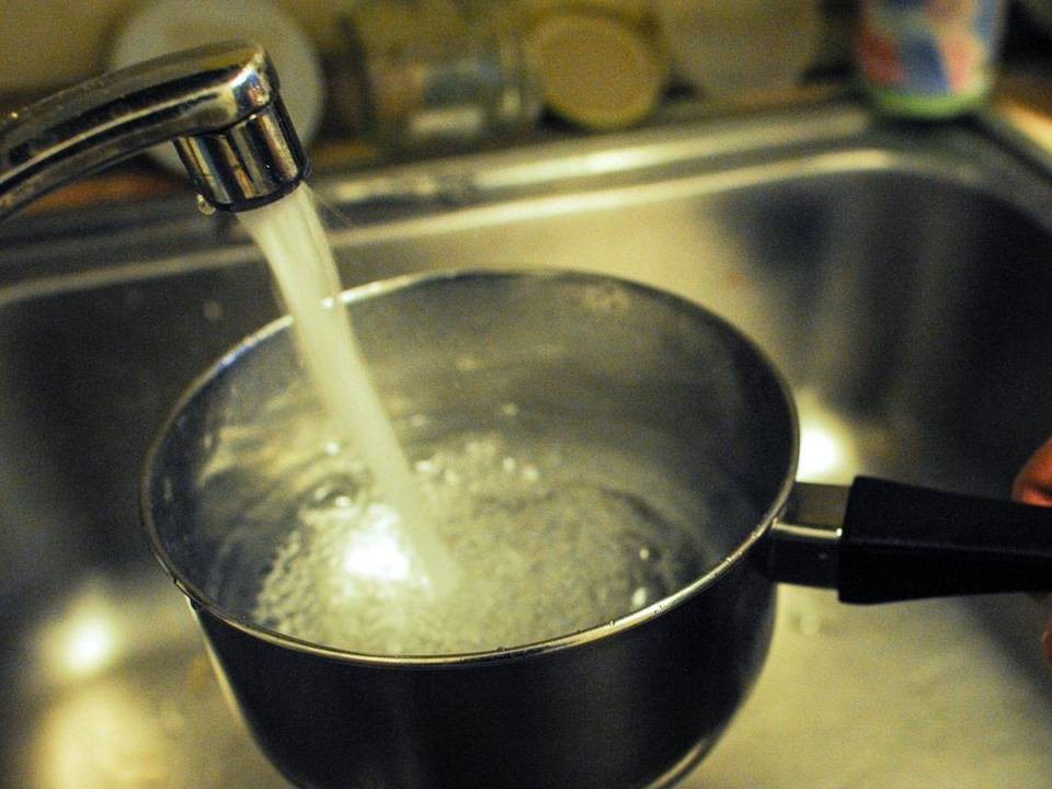 В Орехово-Зуеве ликвидируют утечку на сетях водоснабжения