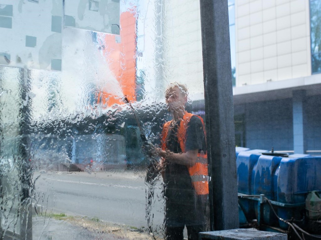 В Подмосковье смыли несанкционированные граффити