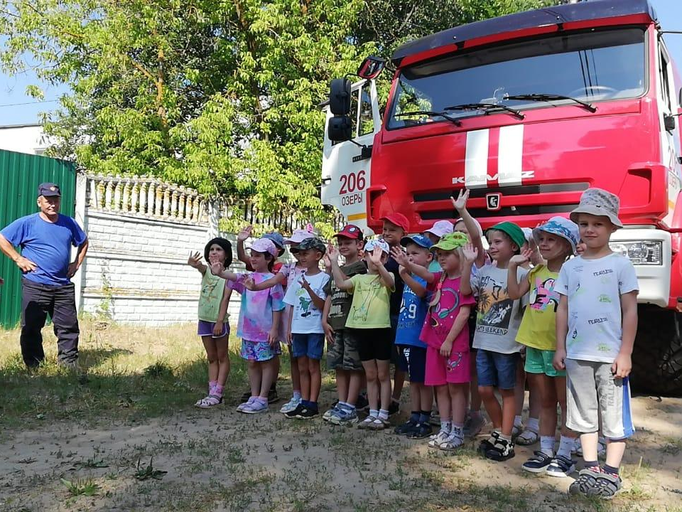 Дошкольникам рассказали и показали, как работают пожарные