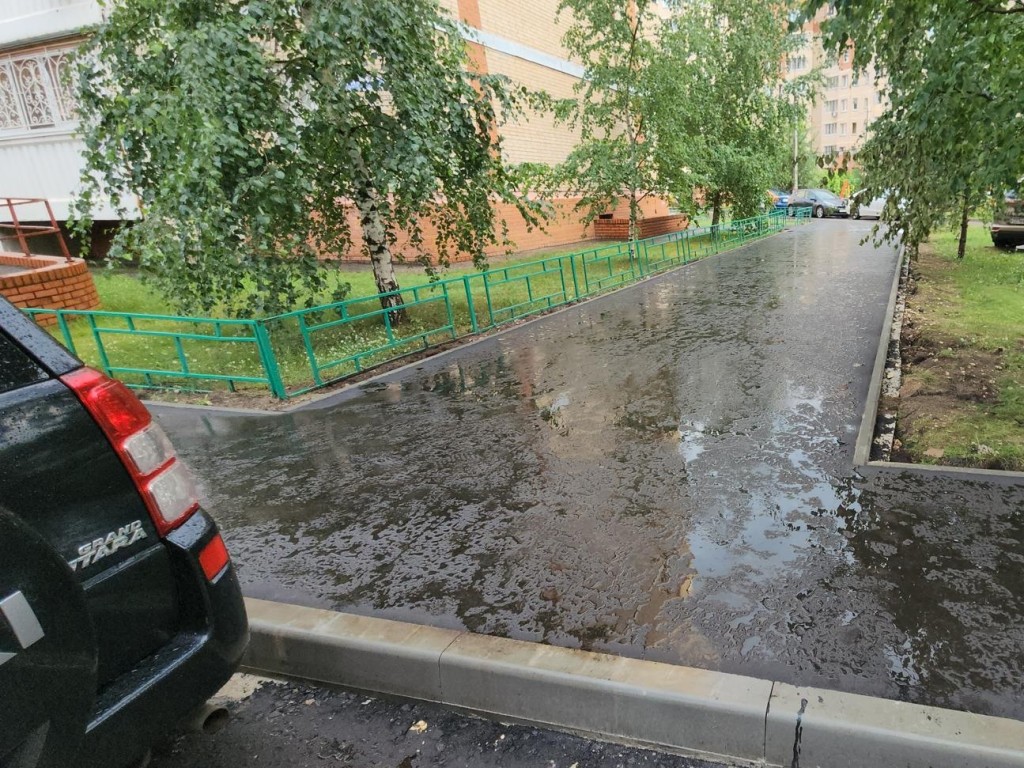 В Жуковском продолжается комплексное благоустройство дворов на Чкалова и Гризодубовой