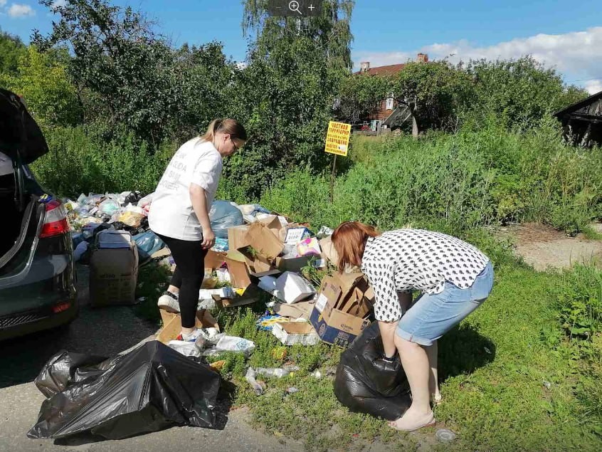 Сотрудников магазина в Ликино-Дулево заставили убрать несанкционированную свалку