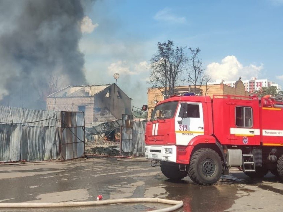 Площадь пожара в поселке Новоивановское Одинцовского округа выросла до 1 600 квадратных метров