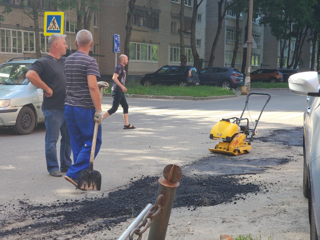 В Черноголовке сделали ямочный ремонт проезжей части на Школьном бульваре