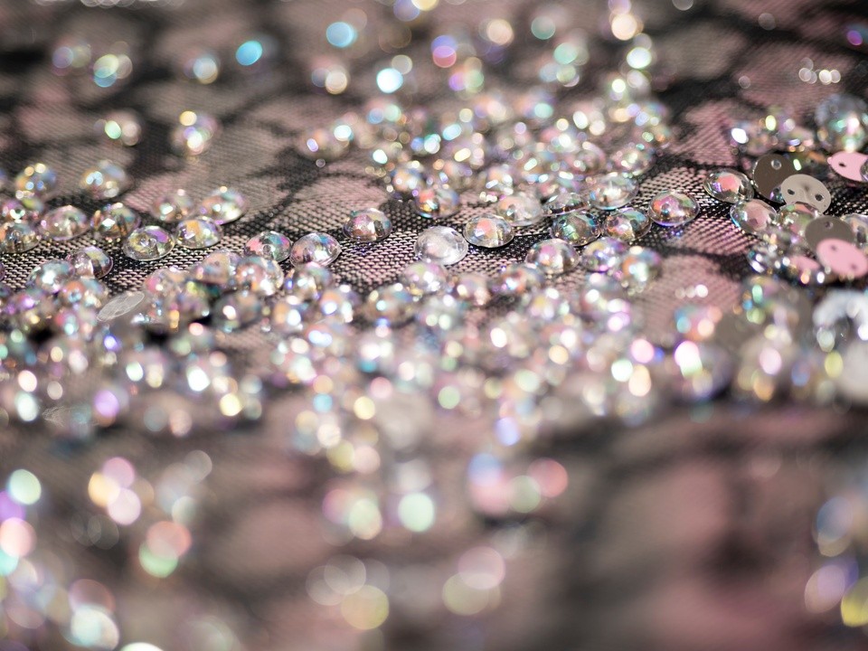 Шереметьевские таможенники задержали пассажирок, пытавшихся контрабандой вывезти украшения на 21 млн рублей