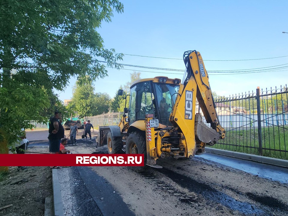 Почти 70 парковочных место обустроят во дворах двух домов в Лесном