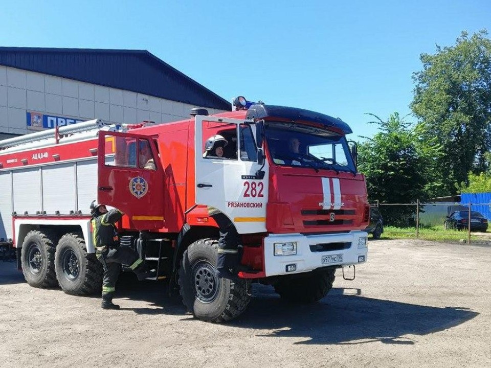 В егорьевской деревне Алферово спасатели помогли медикам доставить пенсионерку в больницу