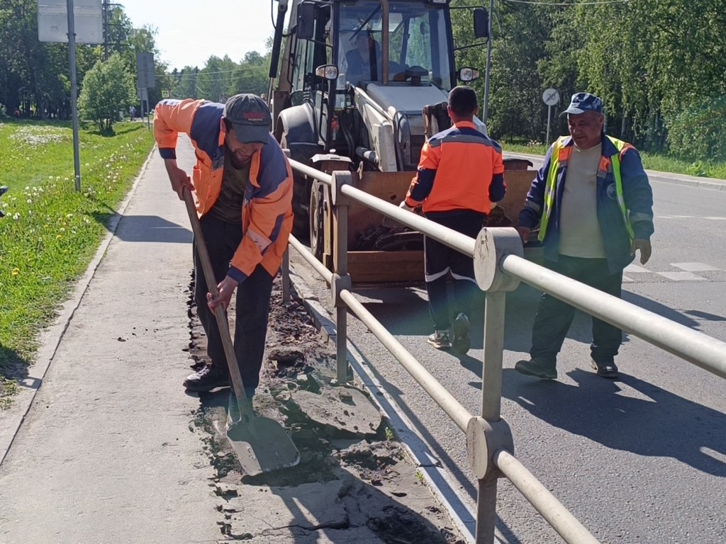 Дорожники привели в порядок проезжие части и прилегающую к ним территорию в  Истре | REGIONS.RU / Истра