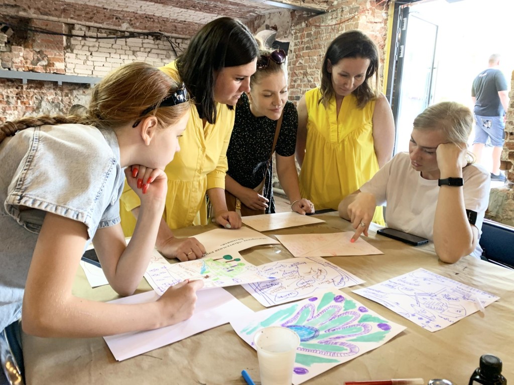 Художники провели мастер-классы «Ментальная карта» и «Жесты города» в Балашихе