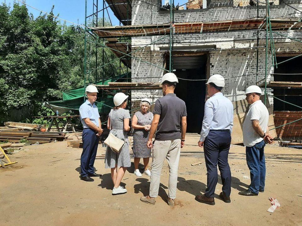 Депутат Мособлдумы контролирует капитальный ремонт школы в Томилино