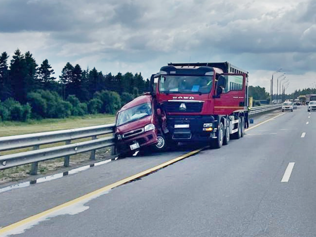 Серьезная авария на трассе М-2 «Крым» унесла жизни двух человек