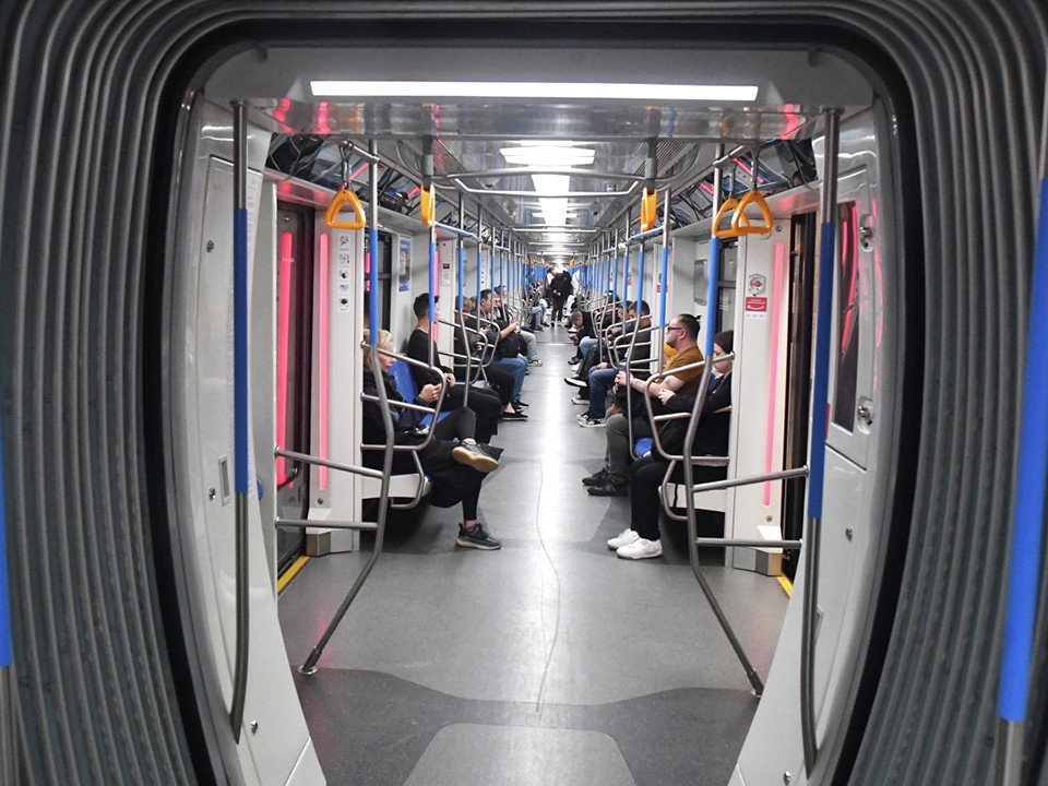 Выгнавший певицу из московского метро мужчина объяснил свой поступок