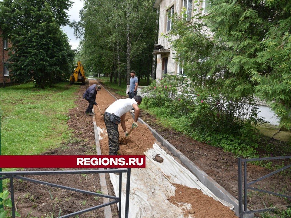 Благоустройство дворов в Микулине вышло на финишную прямую