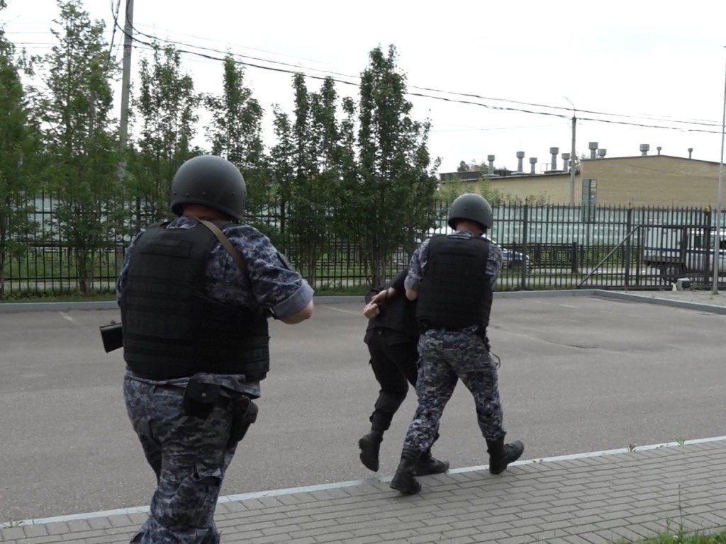 Пригласили двух русских студенток в гости и трахнули - лучшее порно видео на status121.ru