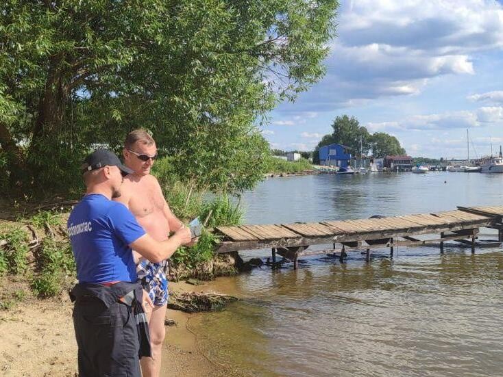 Спасатели объяснили дубненцам, почему опасно купаться на диких пляжах