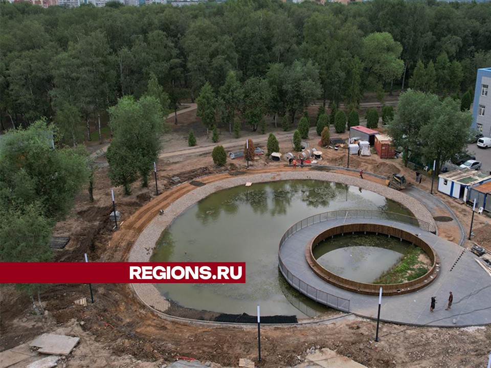 В Центральном парке Лобни строят велодорожки и спортивные площадки