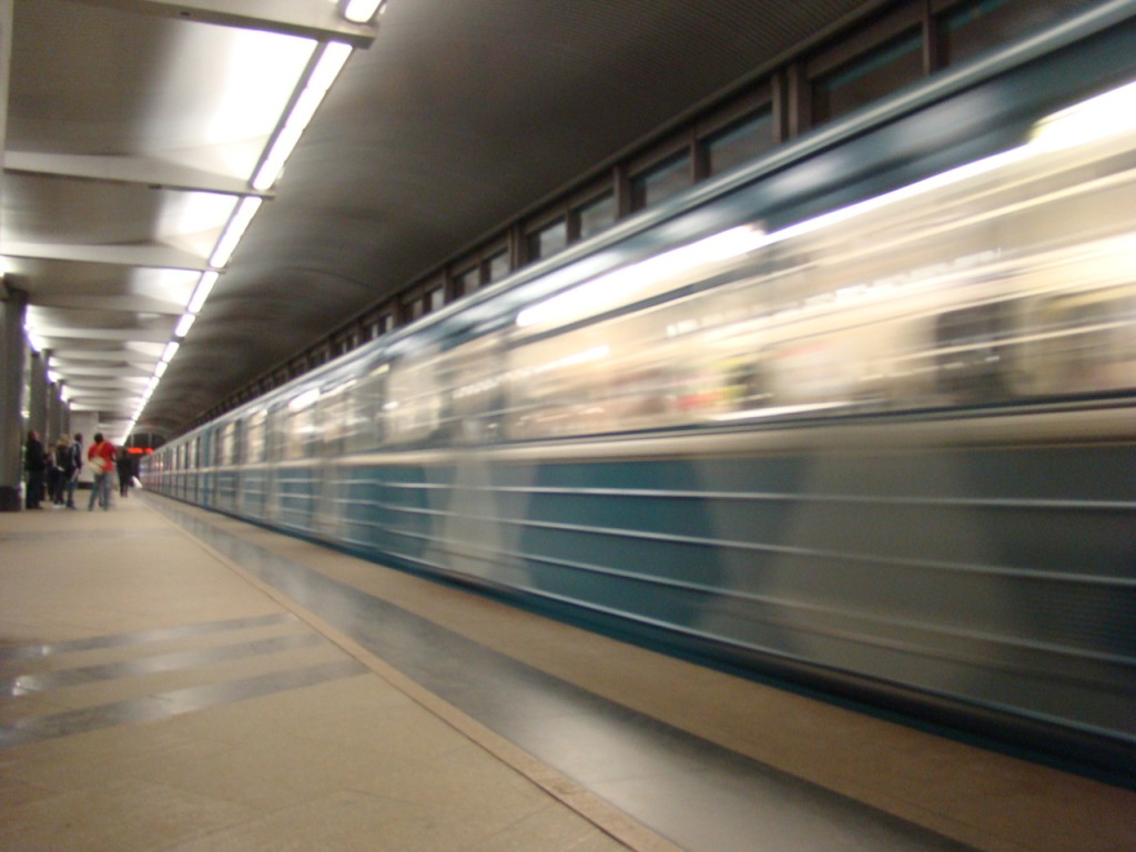 Власти Москвы призвали граждан пересесть на метро в непогоду
